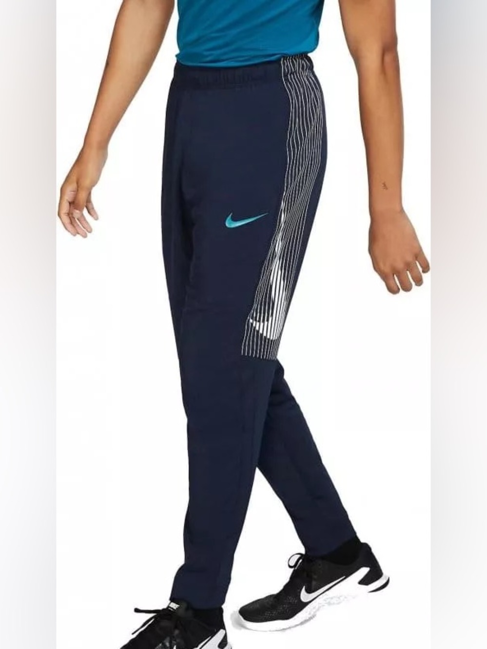 Nike Men’s Sportswear DriFIT Lightweight Training Ankle Length Pants